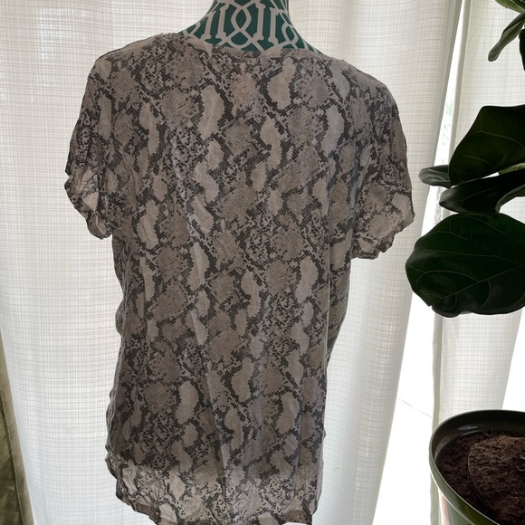 H&M Snakeprint Gray T Shirt - Picture 9 of 9